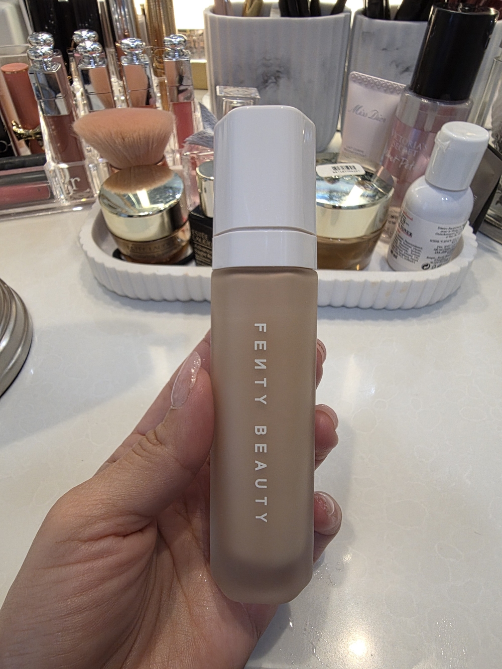 Fenty Soft' Lit Naturally Luminous Longwear Foundation 210 - Neutral Light